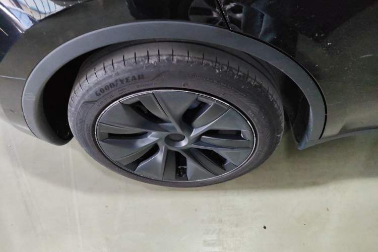 Used Tesla Model Y 2023 Rear-Wheel-Drive Version
