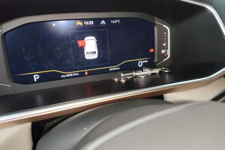 Used Volkswagen Tharu 2023 300TSI Two-Wheel-Drive Full Moon Edition
