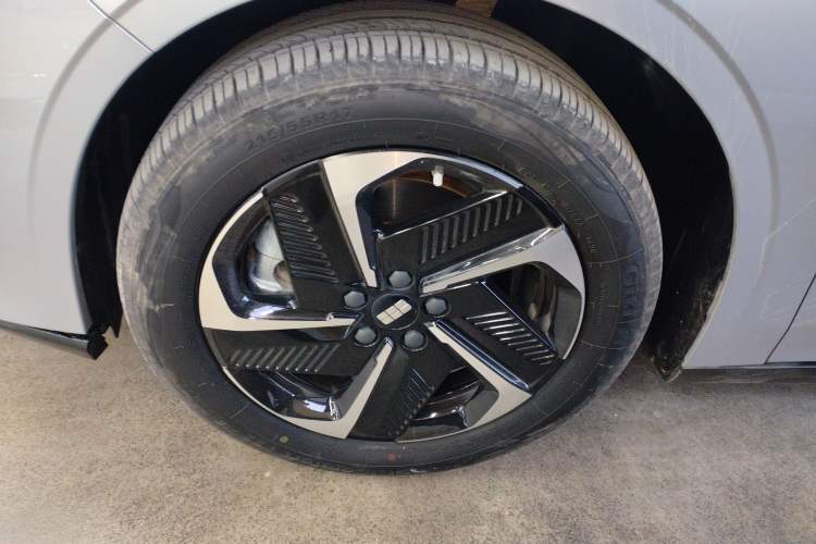 Used  L6 2025 EM-i 140km Starship Edition