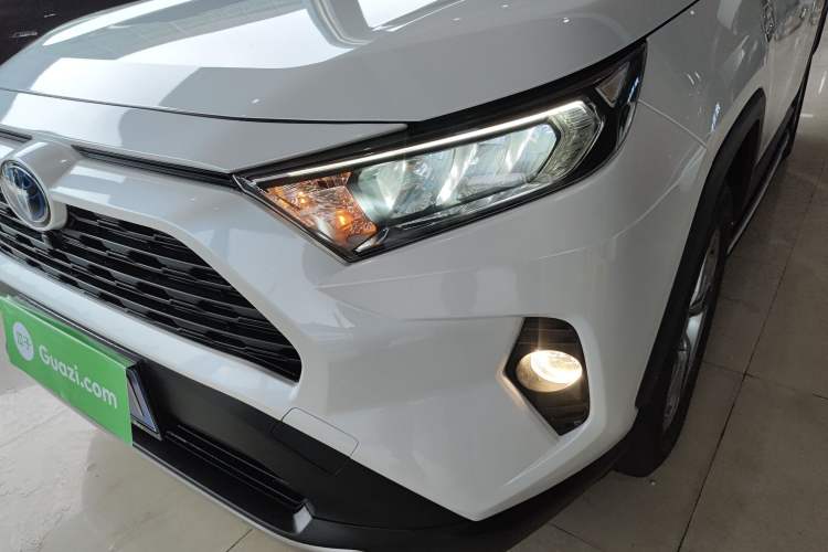 Used Toyota RAV4 2021 Dual-Engine 2.5L E-CVT Two-Wheel Drive Elite Edition
