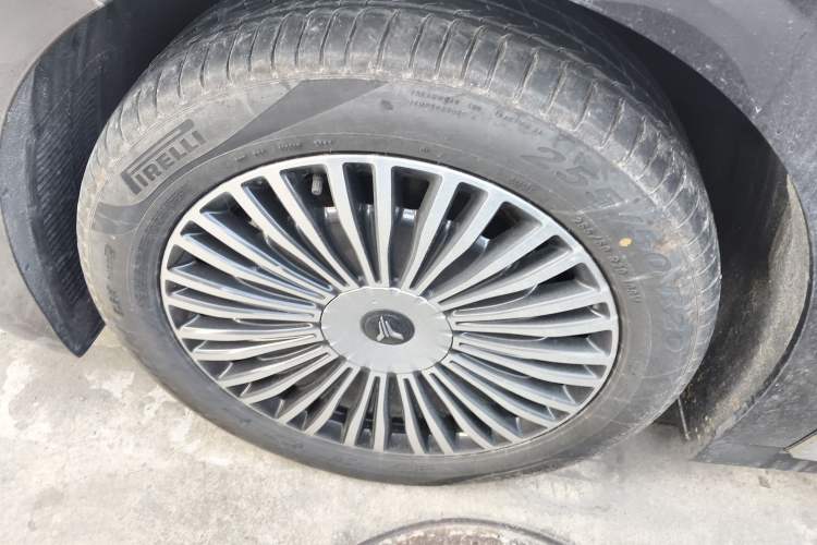 Used VOYAH Dream 2025 PHEV Four-Wheel-Drive Flagship Version – Qiankun Edition
