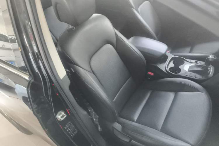 Used Hyundai Santa Fe 2013 2.4L Automatic Two-Wheel Drive Smart Version
