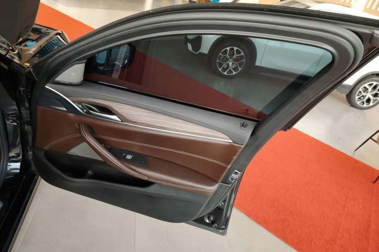 Used BMW 5 Series 2019 530Li Luxury Edition Premium Package
