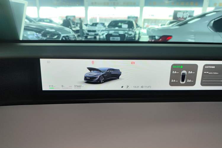 Used  12 2023 700 Three-Laser Rear-Wheel Drive Luxury Edition
