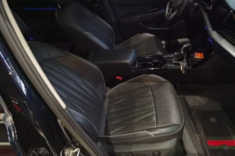 Used Volkswagen Passat 2022 330TSI Luxury Edition Custom Version
