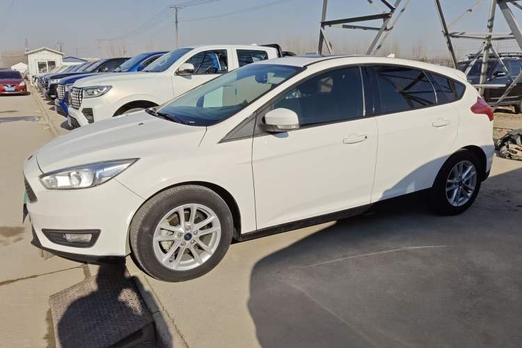Used Ford Focus 2018 Hatchback Classic 1.6L Automatic Trendy SmartDrive Edition
