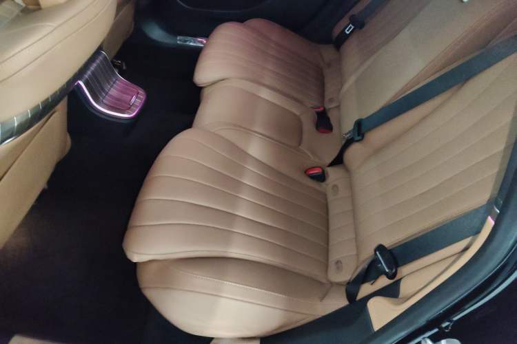 Used Mercedes-Benz E-Class 2024 Facelift E 300 L Luxury Edition
