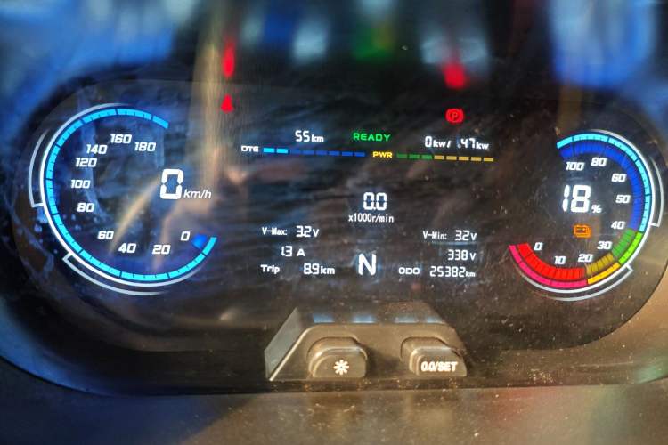 Used Chana Ruixing EM80 2025 Passenger Version Comfort Model 6 Seats 300 km Liftback Door
