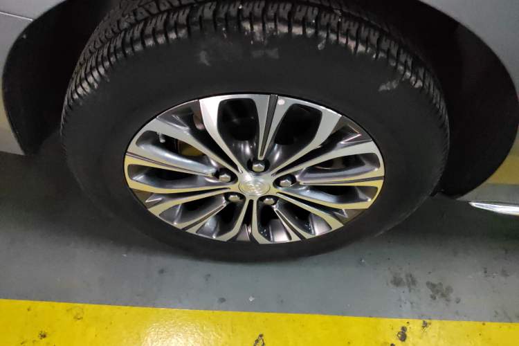 Used Buick GL8 2023 Land Executive Class Comfort Model
