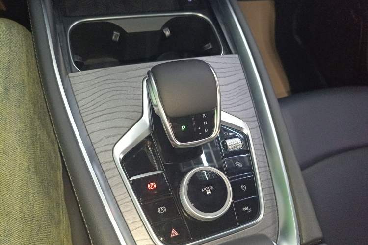 Used Chery Tiggo 8 PRO 2024 Champion Edition 290T Two-Wheel Drive Shining Version 7 Seats
