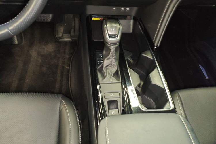 Used Toyota Camry 2024 Dual-Motor 2.0 HGVP Luxury Edition