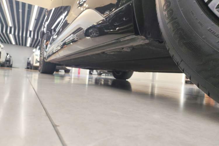 Used Denza D9 2025 DM-i Intelligent Drive 1020 Four-Wheel Drive Prestige Model
