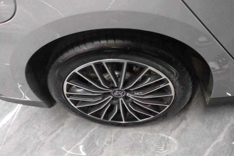 Used BYD Han 2025 DM-i Intelligent Driving Edition 125KM LiDAR Flagship Model
