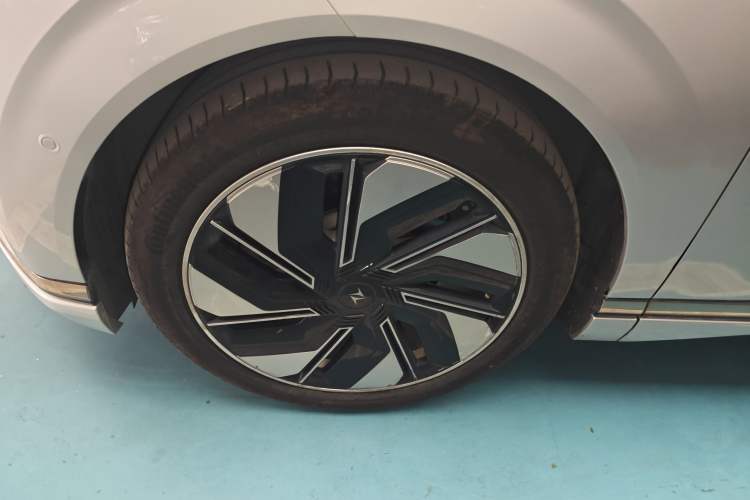 Used  eπ008 2024 210Max Range-Extended Version 6 Seats
