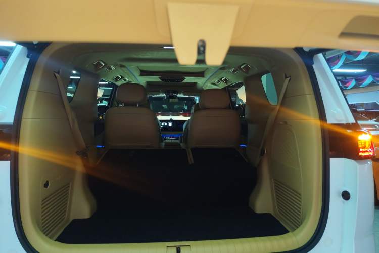 Used VOYAH Dream 2024 PHEV Ultra-Long Range Flagship Edition