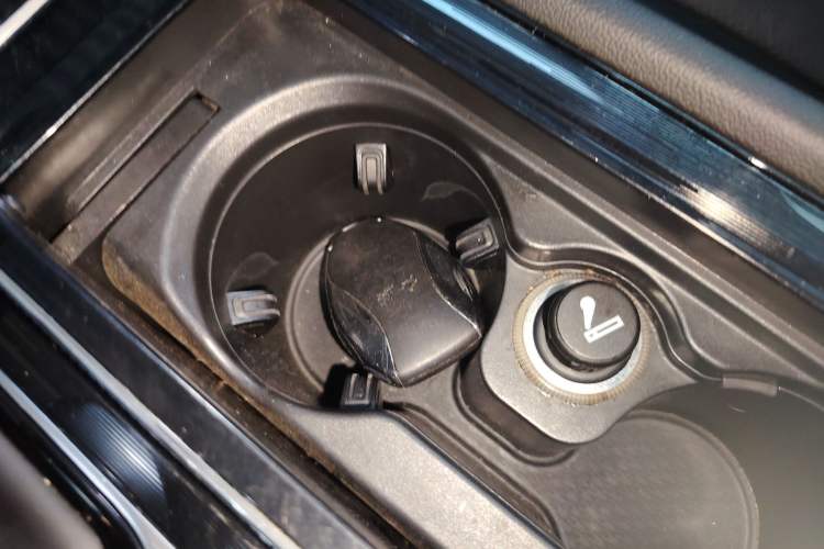 Used Hongqi H5 2024 2.0T Automatic Smart Connect Flagship Edition
