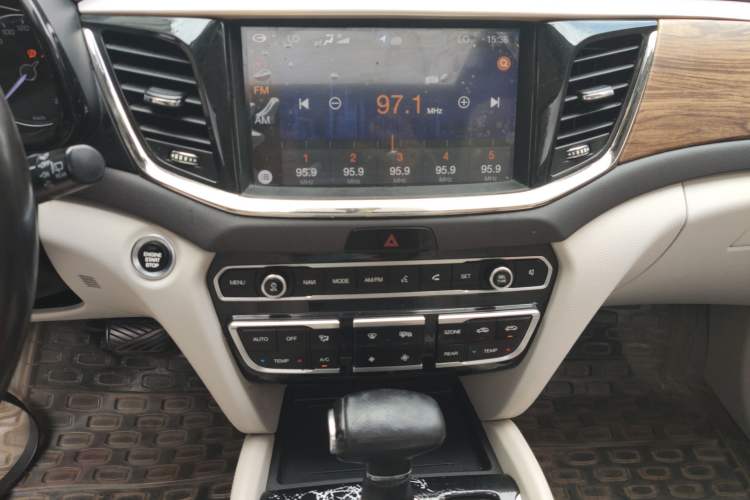 Used GAC Trumpchi GS8 2017 320T Two-Wheel Drive Luxury Smart Connectivity Version (7 Seats)