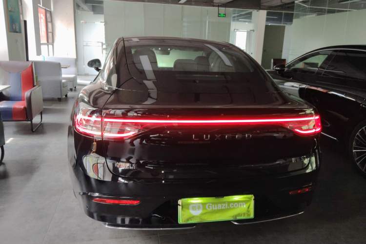 Used Hima Luxeed S7 2025 855 km Max
