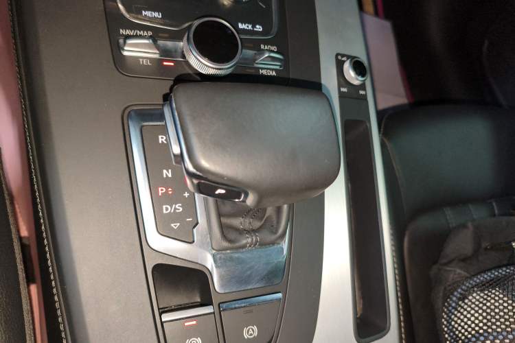 Used Audi Q5L 2020 Updated 40 TFSI Prestige Fashion Edition
