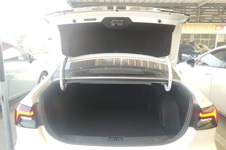 Used Roewe i6 MAX New Energy 2022 EV 500 Grand Touring Edition with Sunroof