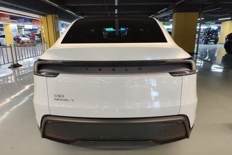 Used Tesla Model Y 2025 Rear-Wheel-Drive Version
