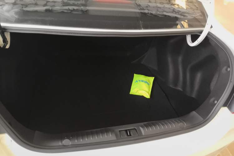 Used Geely Auto Vision 2019 Upgraded Model 1.5L CVT Luxury Version China VI Standard
