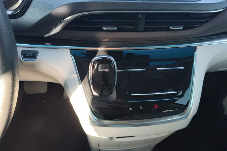 Used Buick GL8 2023 Land Executive Class Comfort Model