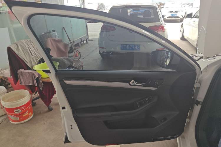 Used Volkswagen Sagitar 2017 230TSI Automatic Comfort Version
