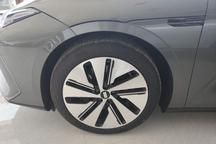 Used Geely Galaxy E8 2024 550 km Range Rear-Drive MAX
