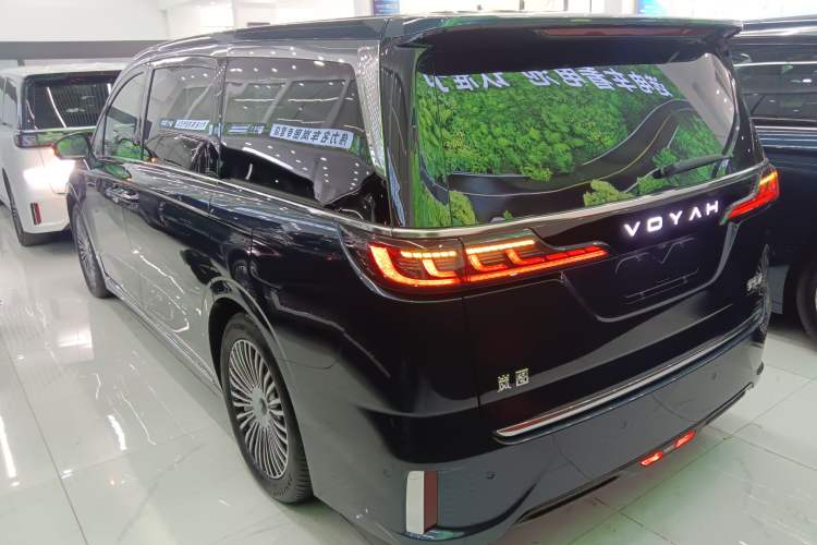 Used VOYAH Dream 2025 PHEV Four-Wheel-Drive Flagship Kunpeng Edition
