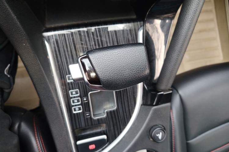 Used Dongfeng Aeolus AX7 2016 2.0L Automatic Zhiyi Trim