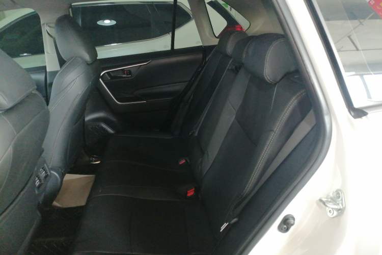 Used Toyota Wildlander 2024 2.0L CVT Two-Wheel Drive Leading Edition
