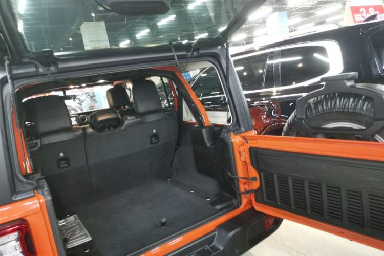 Used  Wrangler 2019 2.0T Sahara Four-Door Version China VI Emission Standard
