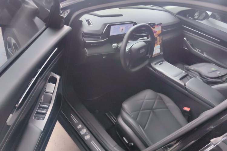 Used  L6 2023 125km MAX