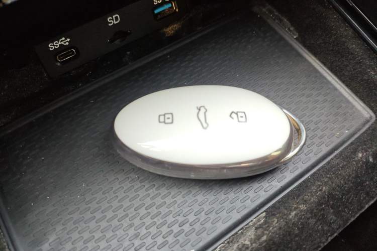 Used  R7 2023 Performance Screen Pro Edition
