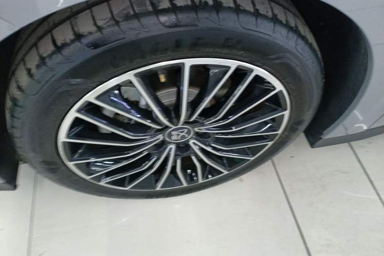 Used BYD Han 2025 DM-i Intelligent Driving Edition 125KM LiDAR Flagship Model
