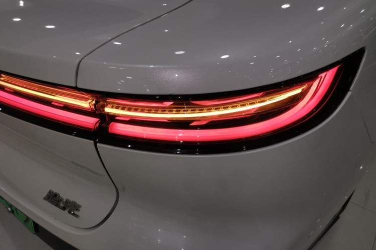 Used VOYAH PASSION 2024 PHEV Four-Wheel Drive Ultra-Long Range Executive Edition
