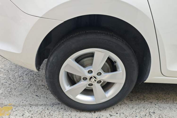 Used Skoda Rapid Spaceback 2016 Revised 1.6L Automatic Chuanxing Version
