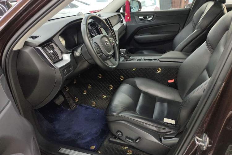 Used Volvo XC60 2019 T5 4x4 Zhiyuan Edition China VI Standard
