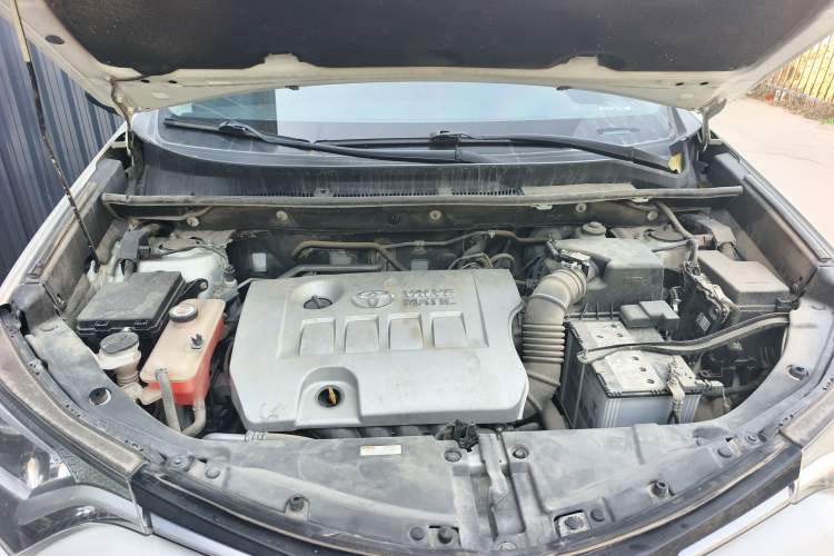 Used Toyota RAV4 2016 2.0L CVT Two-Wheel Drive Fashion Edition China V Standard
