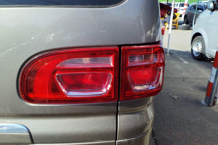 Used FORTHING Lingzhi 2023 M5L 1.6L Base Model 7 Seats