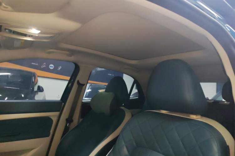 Used ORA Good Cat 2022 Morandi Edition 400km Standard Range Premium Version Lithium-Ion Battery