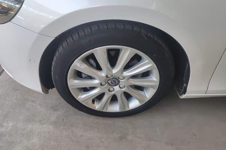 Used Volvo V40 2016 T4 Smart Luxury Edition
