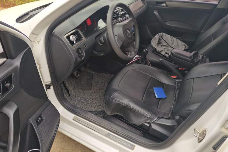 Used Volkswagen Santana 2015 1.6L Manual Comfort Edition