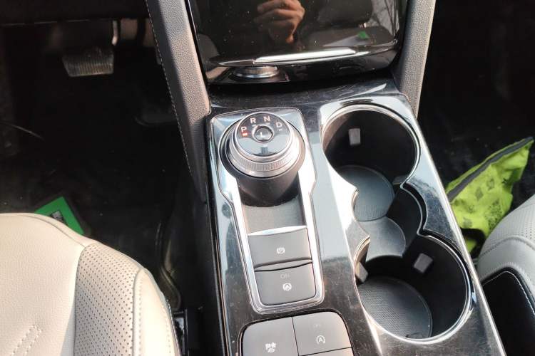 Used Ford Escape 2020 EcoBoost 245 Two-Wheel-Drive Titanium Edition
