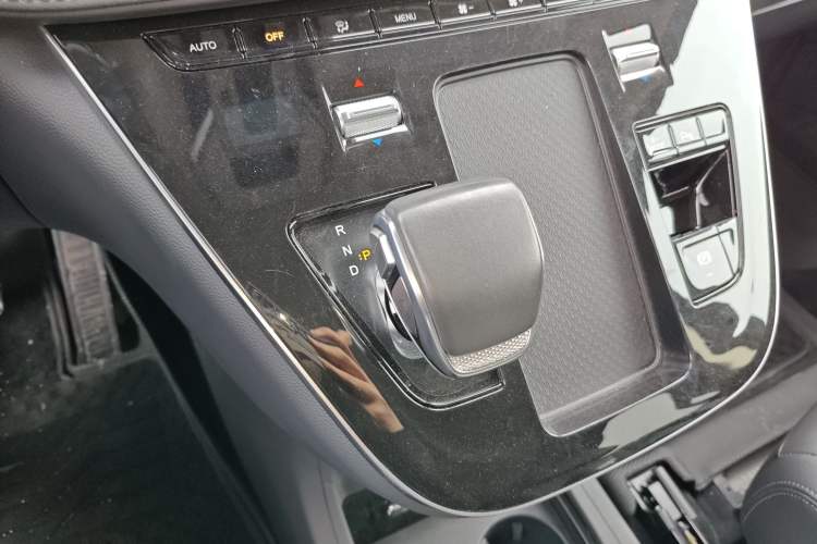 Used Hongqi HQ9 PHEV 2024 2.0T Four-Wheel Drive Business Edition
