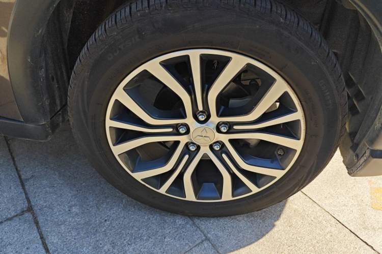 Used Mitsubishi Outlander 2018 2.0L Two-Wheel-Drive Jiale Edition 7-Seater