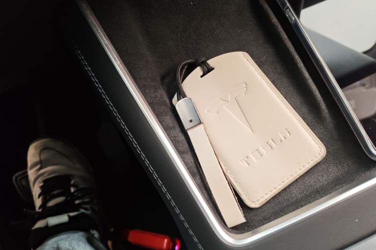 Used Tesla Model Y 2025 Rear-Wheel-Drive Version