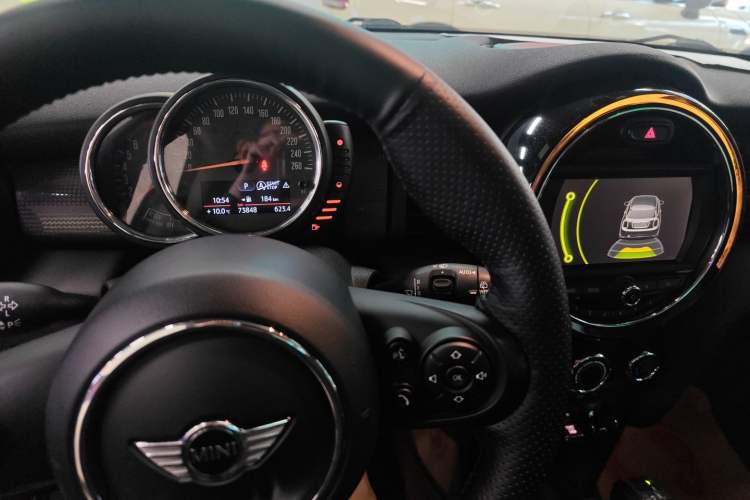 Used  MINI 2016 1.5T COOPER
