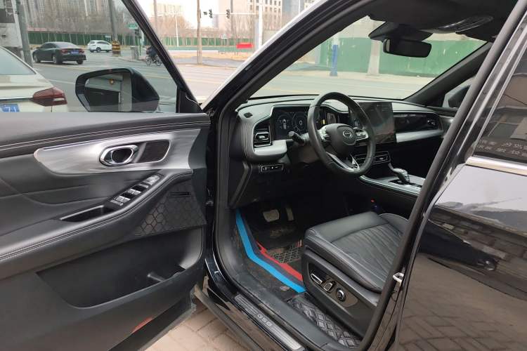 Used GAC Trumpchi GS8 2024 Linghang Series 2.0 TGDI Two-Wheel Drive Luxury Smart Connectivity Version
